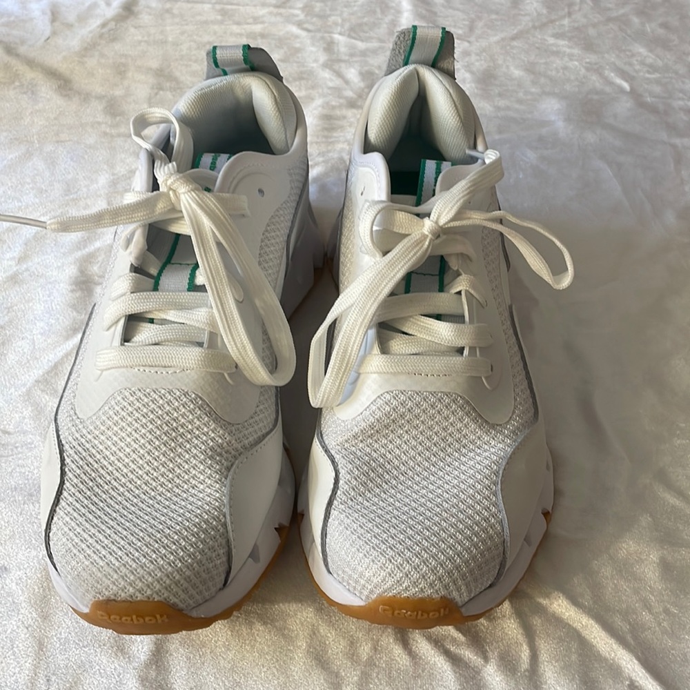 Excellent  Condition!!-White Reebok Sneakers!-Like New. Worn Once